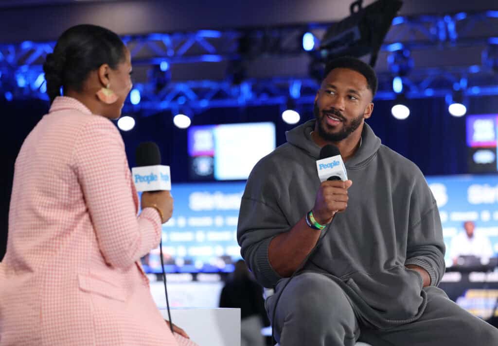 Video Shows Fans Trying To Recruit Myles Garrett To 1 Team