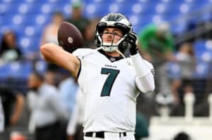 BALTIMORE, MARYLAND - AUGUST 09: Kenny Pickett #7 of the Philadelphia Eagles warms up before the preseason game against the Baltimore Ravens at M&T Bank Stadium on August 09, 2024 in Baltimore, Maryland.