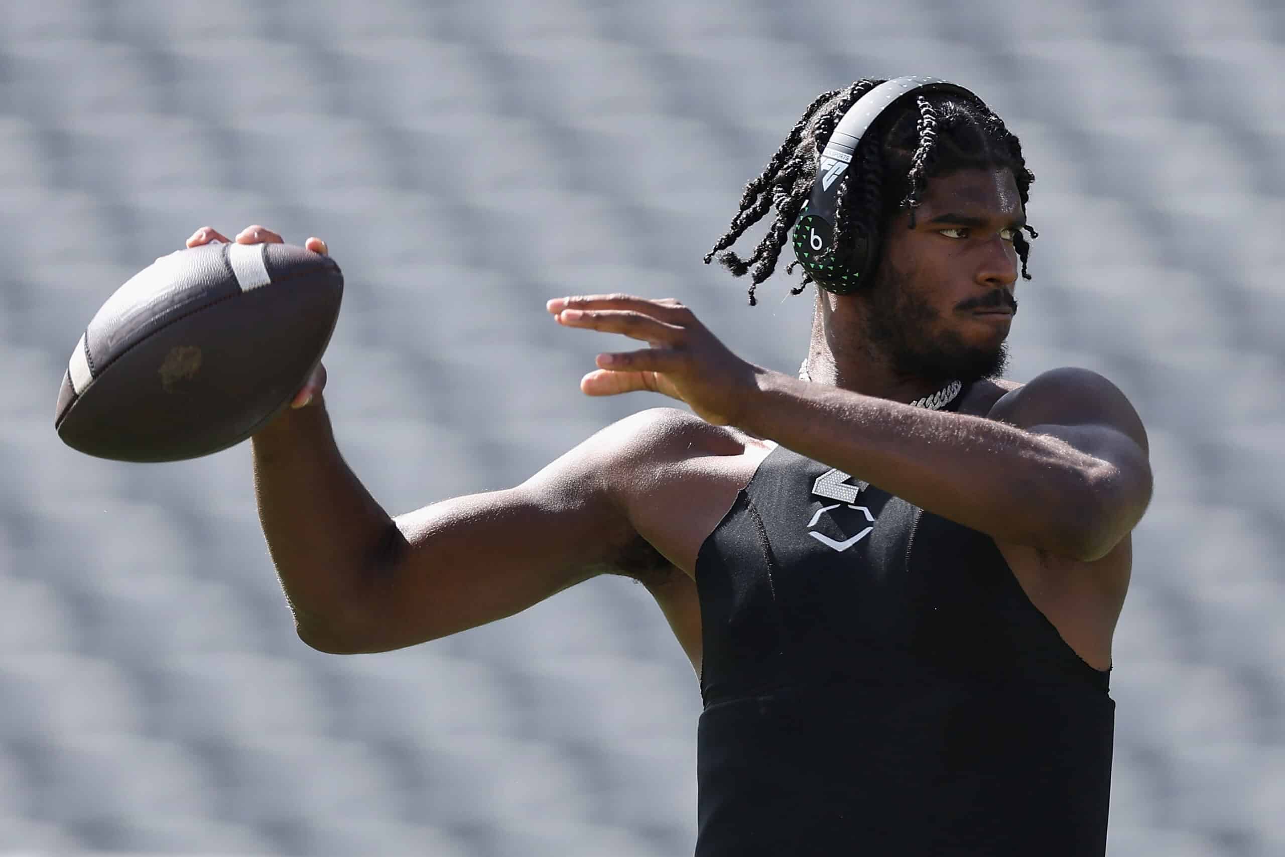 TEMPE, ARIZONA - OCTOBER 07: Quarterback Shedeur Sanders #2 of the Colorado Buffaloes warms up before the NCAAF game against the Arizona State Sun Devils at Mountain America Stadium on October 07, 2023 in Tempe, Arizona.