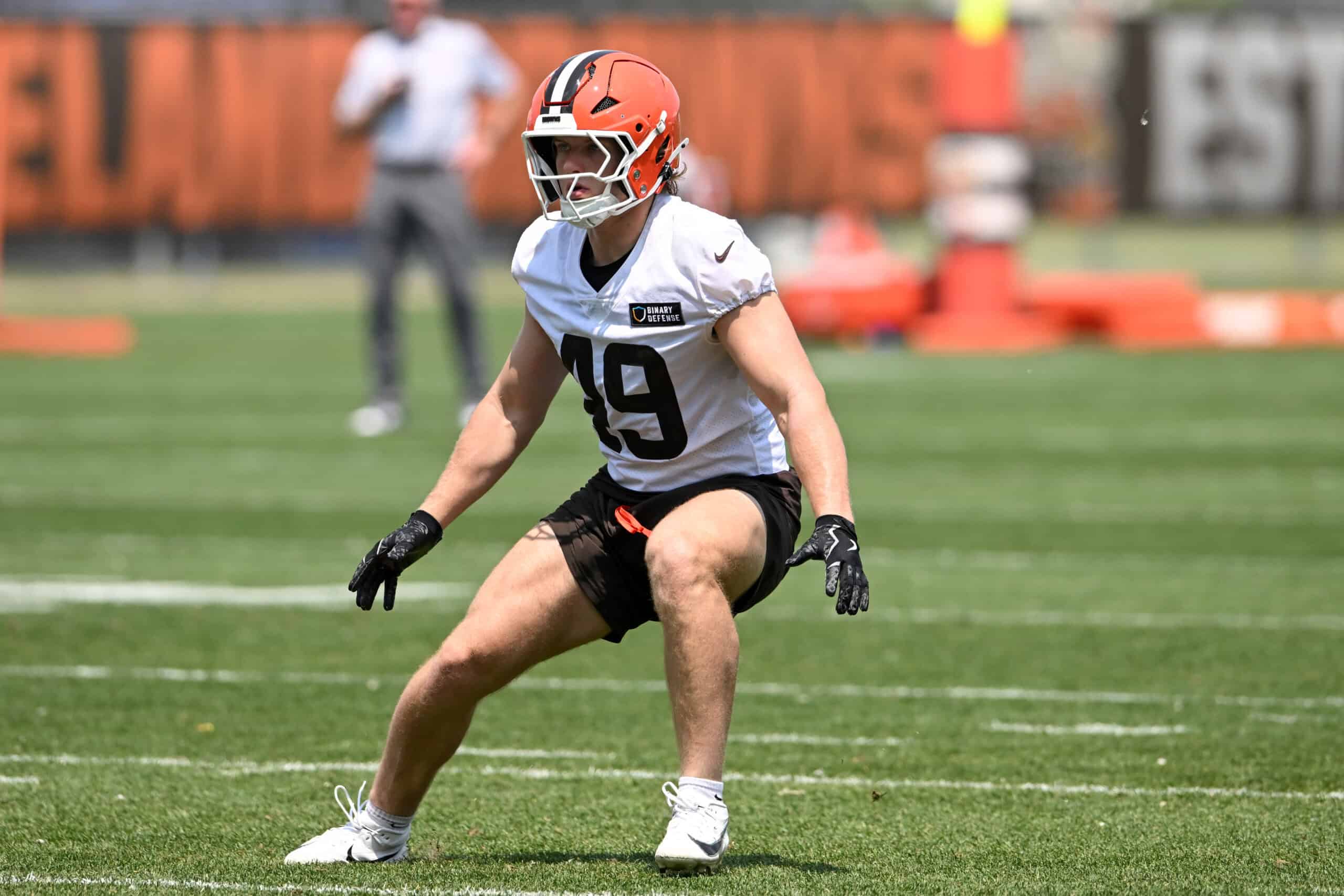 BEREA, OHIO - JUNE 04: Carson Schwesinger #49 of the Cleveland Browns runs a drill during Cleveland Browns OTA offseason workouts at CrossCountry Mortgage Campus on June 04, 2025 in Berea, Ohio.