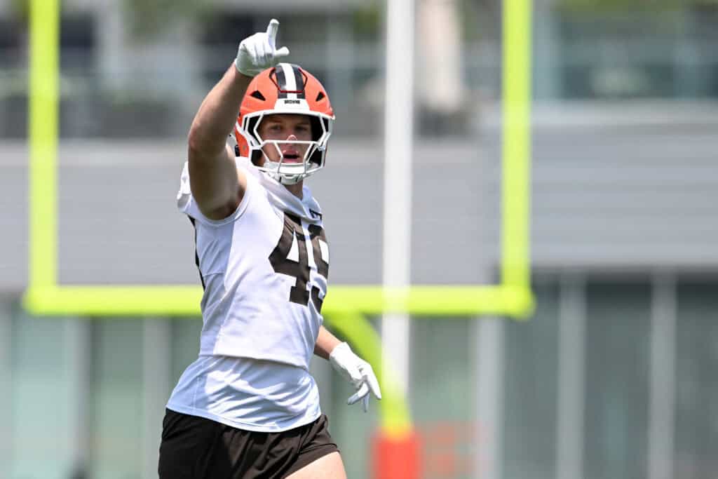 BEREA, OHIO - JUNE 10: Carson Schwesinger #49 of the Cleveland Browns runs a drill uring Cleveland Browns mandatory minicamp at CrossCountry Mortgage Campus on June 10, 2025 in Berea, Ohio.