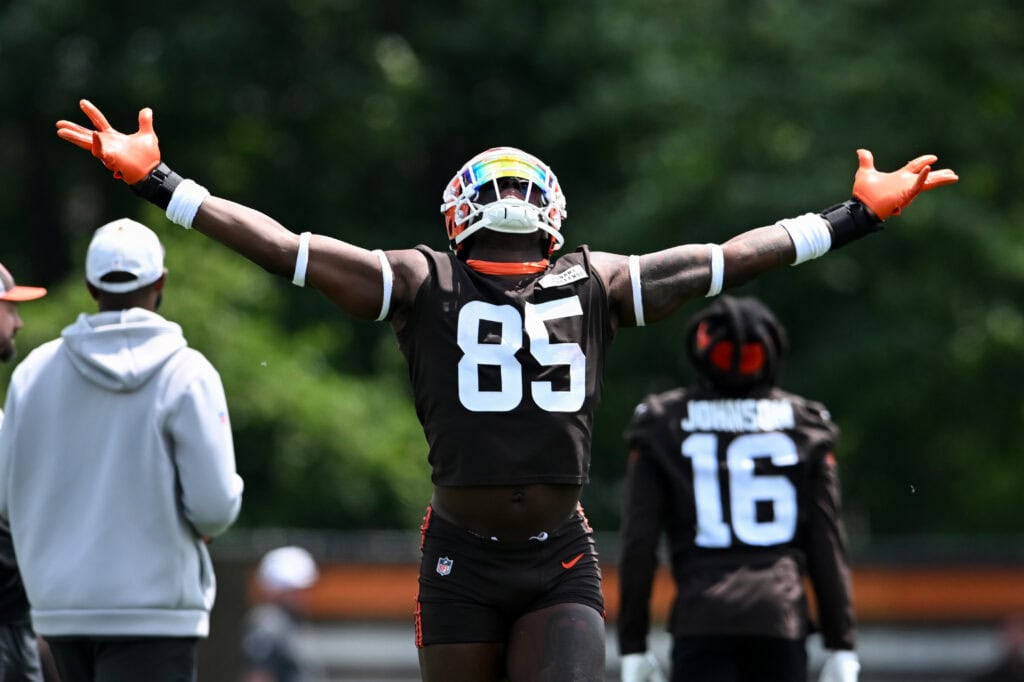 BEREA, OHIO - JUNE 10: David Njoku #85 of the Cleveland Browns celebrates during Cleveland Browns mandatory minicamp at CrossCountry Mortgage Campus on June 10, 2025 in Berea, Ohio.