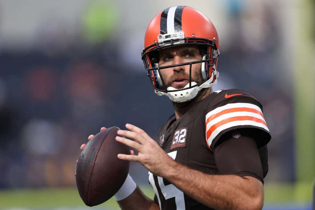 INGLEWOOD, CALIFORNIA - DECEMBER 03: Joe Flacco #15 of the Cleveland Browns warms up before the game Los Angeles Rams at SoFi Stadium on December 03, 2023 in Inglewood, California.