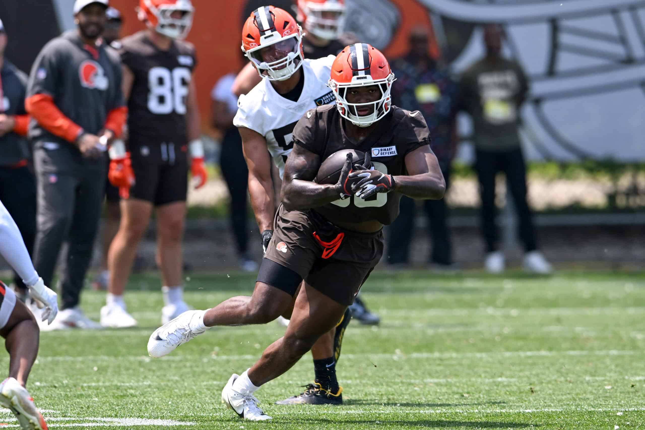 BEREA, OHIO - JUNE 04: Harold Fannin Jr. #88 of the Cleveland Browns runs a drill during Cleveland Browns OTA offseason workouts at CrossCountry Mortgage Campus on June 04, 2025 in Berea, Ohio