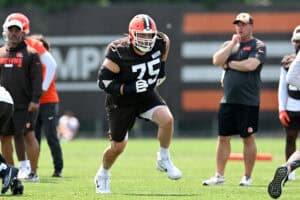 BEREA, OHIO - JUNE 11: Joel Bitonio #75 of the Cleveland Browns runs a drill during Cleveland Browns mandatory minicamp at CrossCountry Mortgage Campus on June 11, 2025 in Berea, Ohio