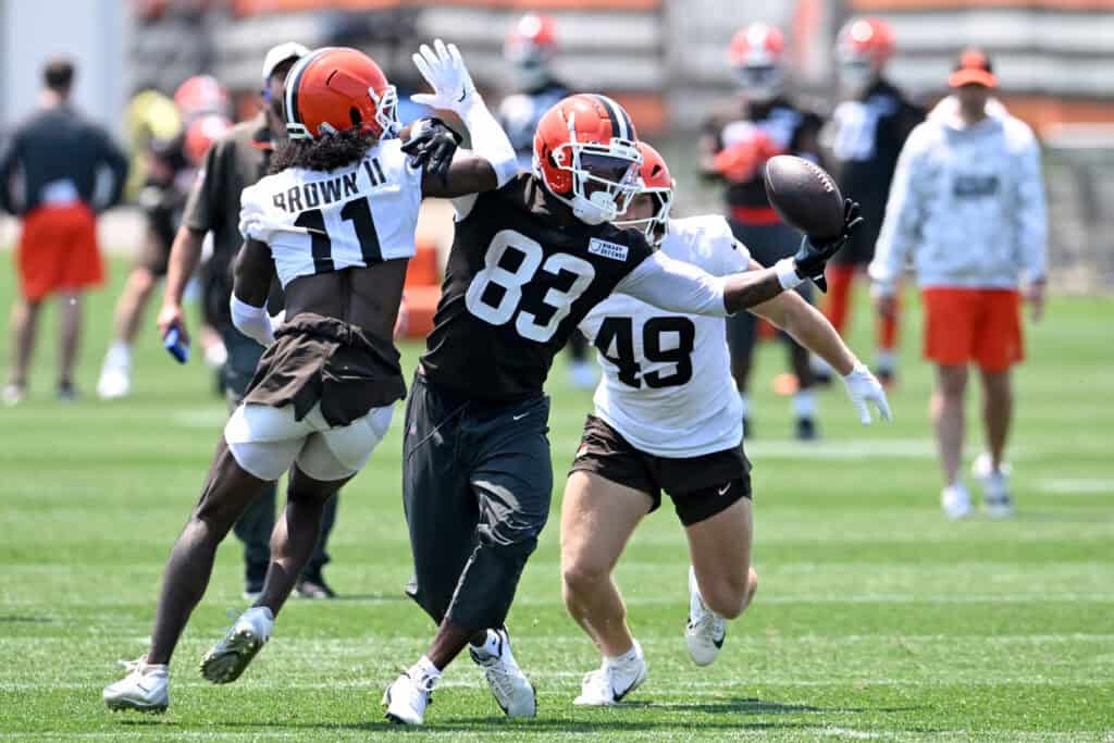 BEREA, OHIO - JUNE 11: Kisean Johnson #83 of the Cleveland Browns catches a pass against Tony Brown II #11 and Carson Schwesinger #49 during Cleveland Browns mandatory minicamp at CrossCountry Mortgage Campus on June 11, 2025 in Berea, Ohio.