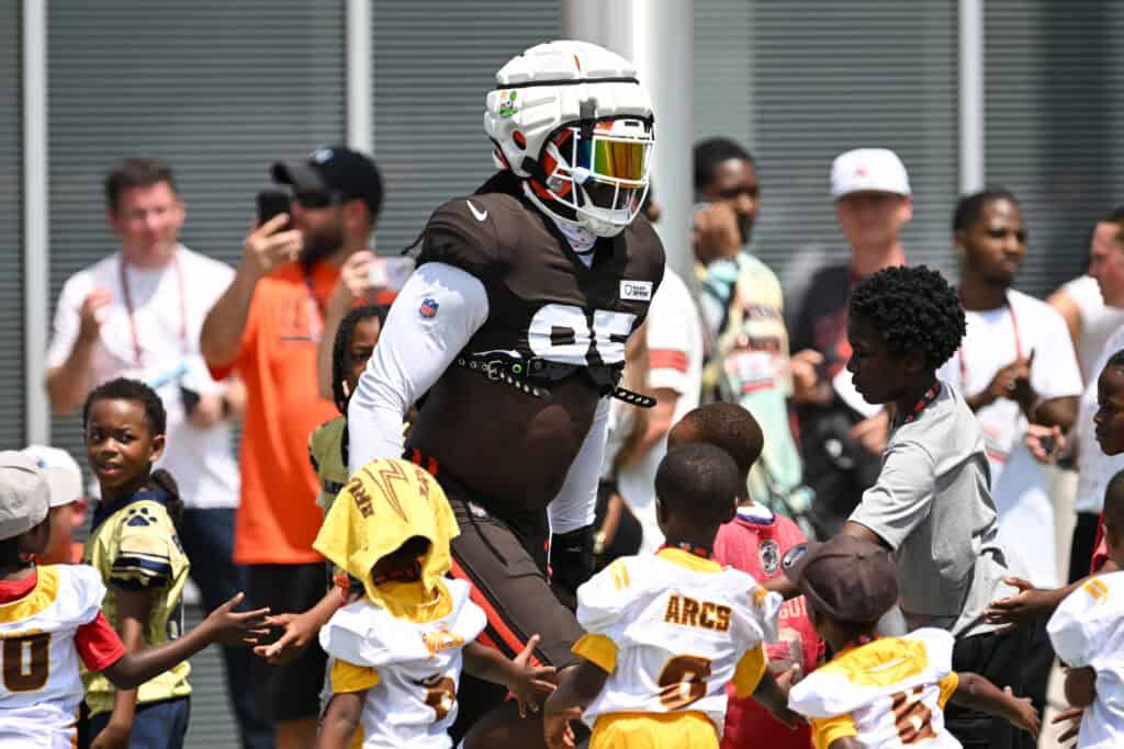 BEREA, OHIO - JULY 28: David Njoku #85 of the Cleveland Browns celebrates with fans during Cleveland Browns training camp at CrossCountry Mortgage Campus on July 28, 2025 in Berea, Ohio