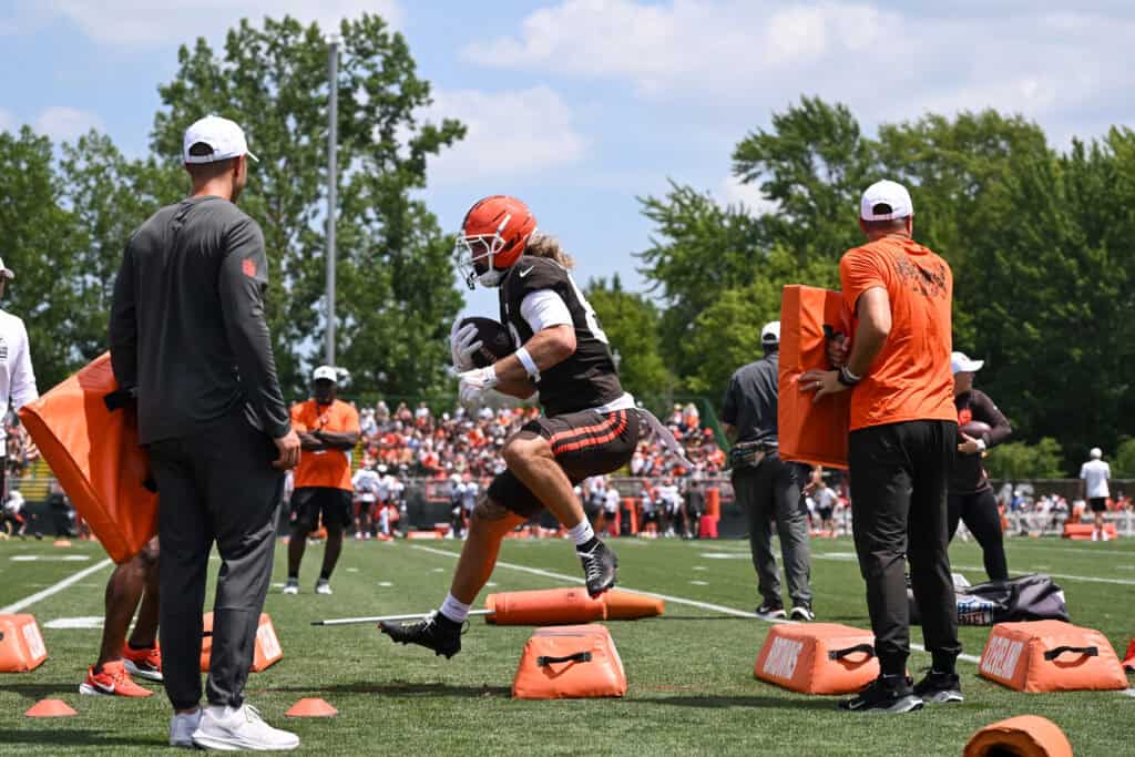BEREA, OHIO - JULY 28: Sal Cannella #87 of the Cleveland Browns runs a drill during Cleveland Browns training camp at CrossCountry Mortgage Campus on July 28, 2025 in Berea, Ohio.