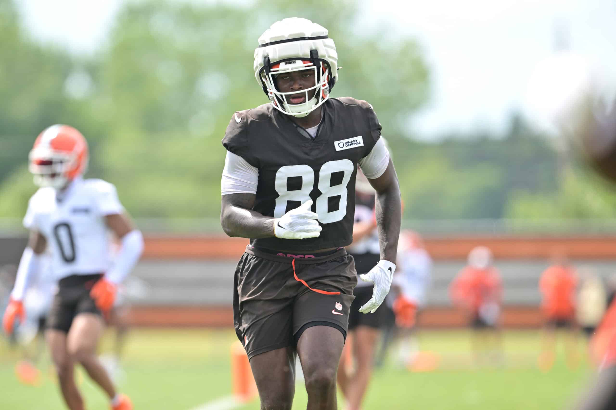 BEREA, OHIO - JULY 25: Tight end Harold Fannin Jr. #88 of the Cleveland Browns runs a play during training camp at CrossCountry Mortgage Campus on July 25, 2025 in Berea, Ohio.
