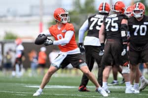 BEREA, OHIO - JUNE 10: Kenny Pickett #8 of the Cleveland Browns throws a pass during Cleveland Browns mandatory minicamp at CrossCountry Mortgage Campus on June 10, 2025 in Berea, Ohio.
