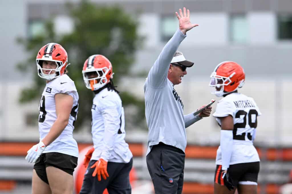 BEREA, OHIO - JUNE 10: Defensive coordinator Jim Schwartz of the Cleveland Browns directs a drill during Cleveland Browns mandatory minicamp at CrossCountry Mortgage Campus on June 10, 2025 in Berea, Ohio.