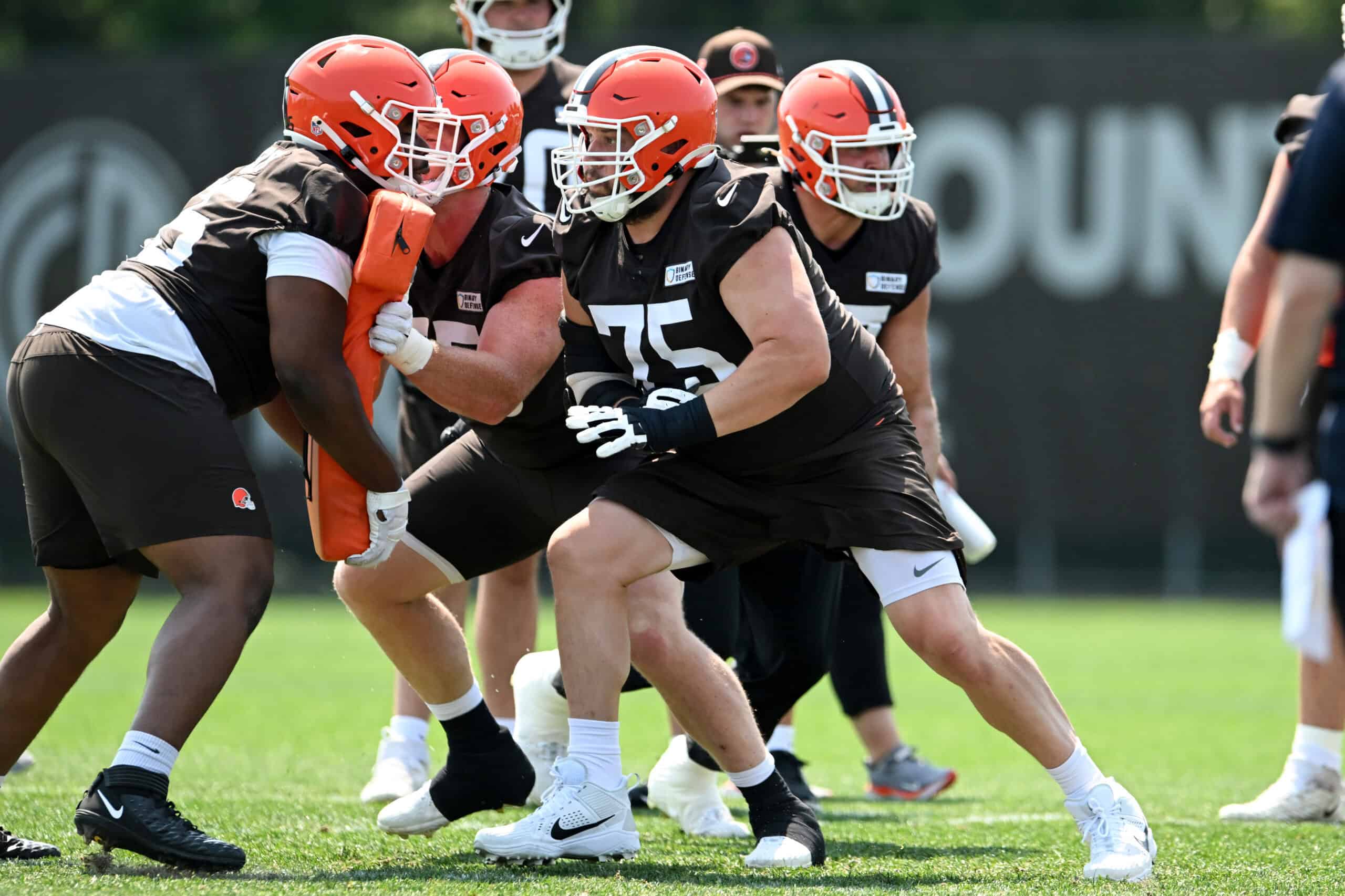 BEREA, OHIO - JUNE 11: Joel Bitonio #75 of the Cleveland Browns runs a drill during Cleveland Browns mandatory minicamp at CrossCountry Mortgage Campus on June 11, 2025 in Berea, Ohio.