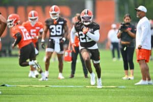 BEREA, OHIO - JUNE 12: 4th round draft pick running back Dylan Sampson #22 of the Cleveland Browns runs a play during organized team activitiesat CrossCountry Mortgage Campus on June 12, 2025 in Berea, Ohio.