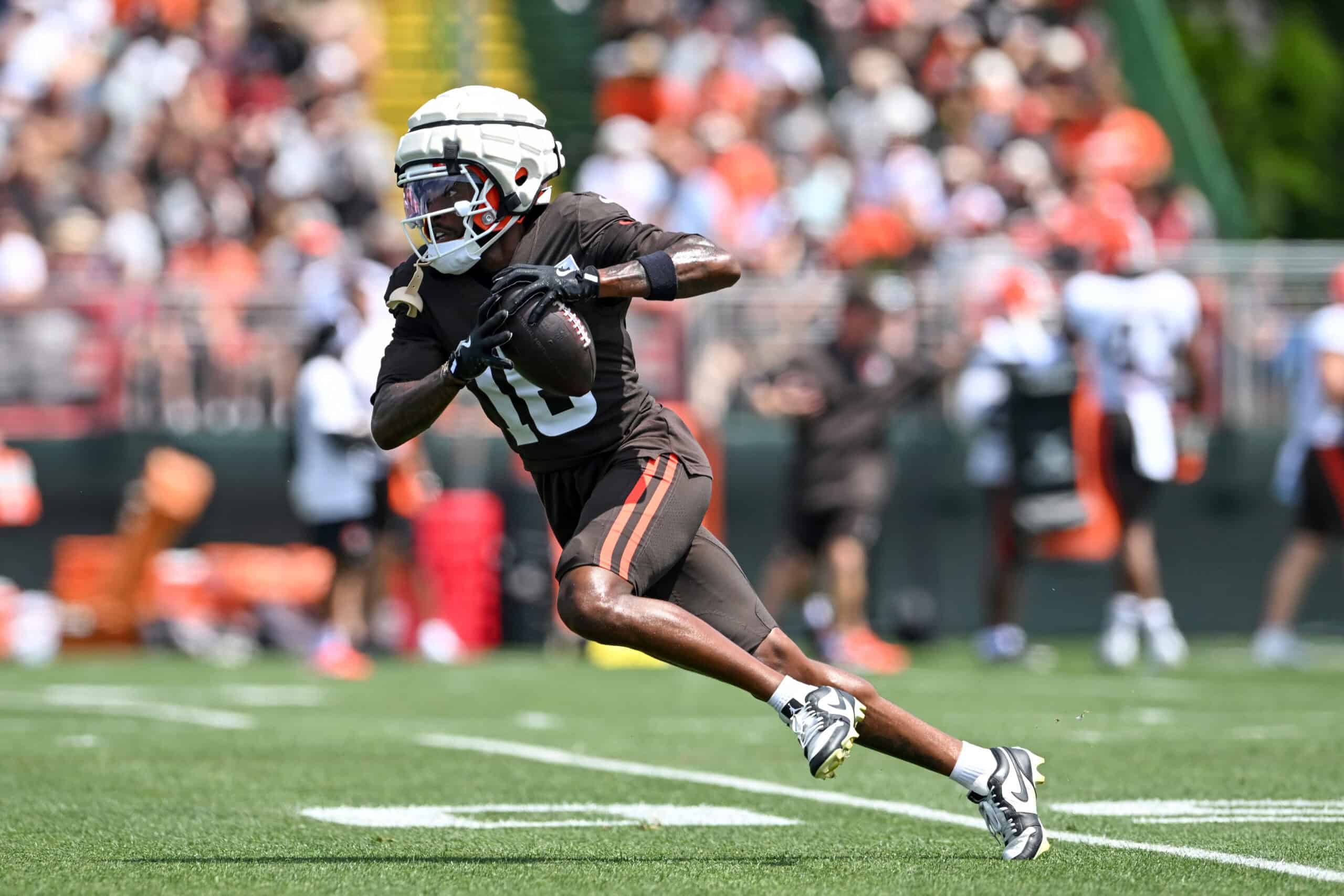 BEREA, OHIO - JULY 28: Diontae Johnson #16 of the Cleveland Browns catches a pass during Cleveland Browns training camp at CrossCountry Mortgage Campus on July 28, 2025 in Berea, Ohio.