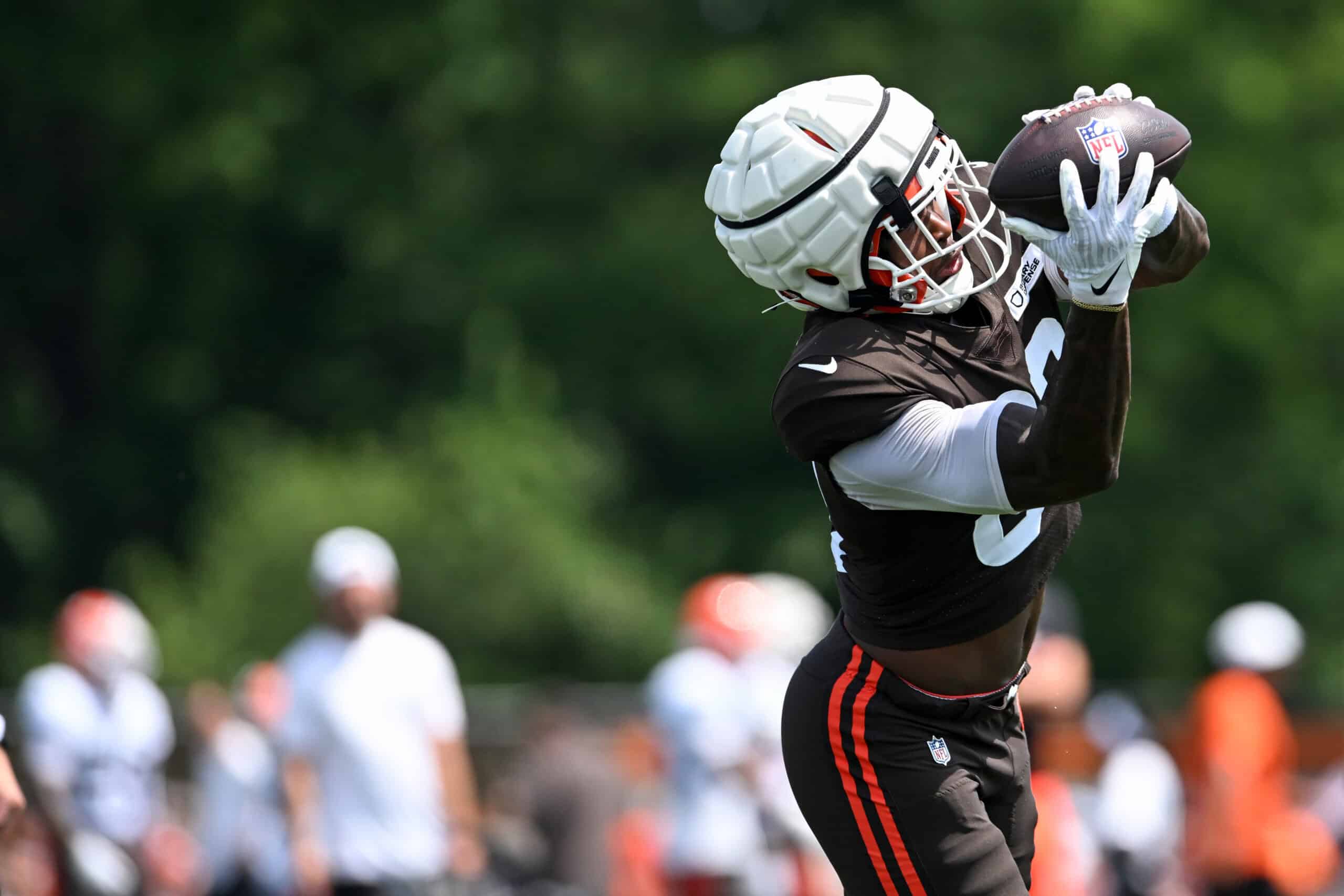 BEREA, OHIO - JULY 28: Harold Fannin Jr. #88 of the Cleveland Browns catches a pass during Cleveland Browns training camp at CrossCountry Mortgage Campus on July 28, 2025 in Berea, Ohio.