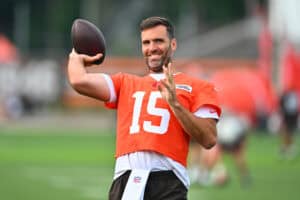 BEREA, OHIO - JULY 26: Quarterback Joe Flacco #15 of the Cleveland Browns warms up during training camp at CrossCountry Mortgage Campus on July 26, 2025 in Berea, Ohio.