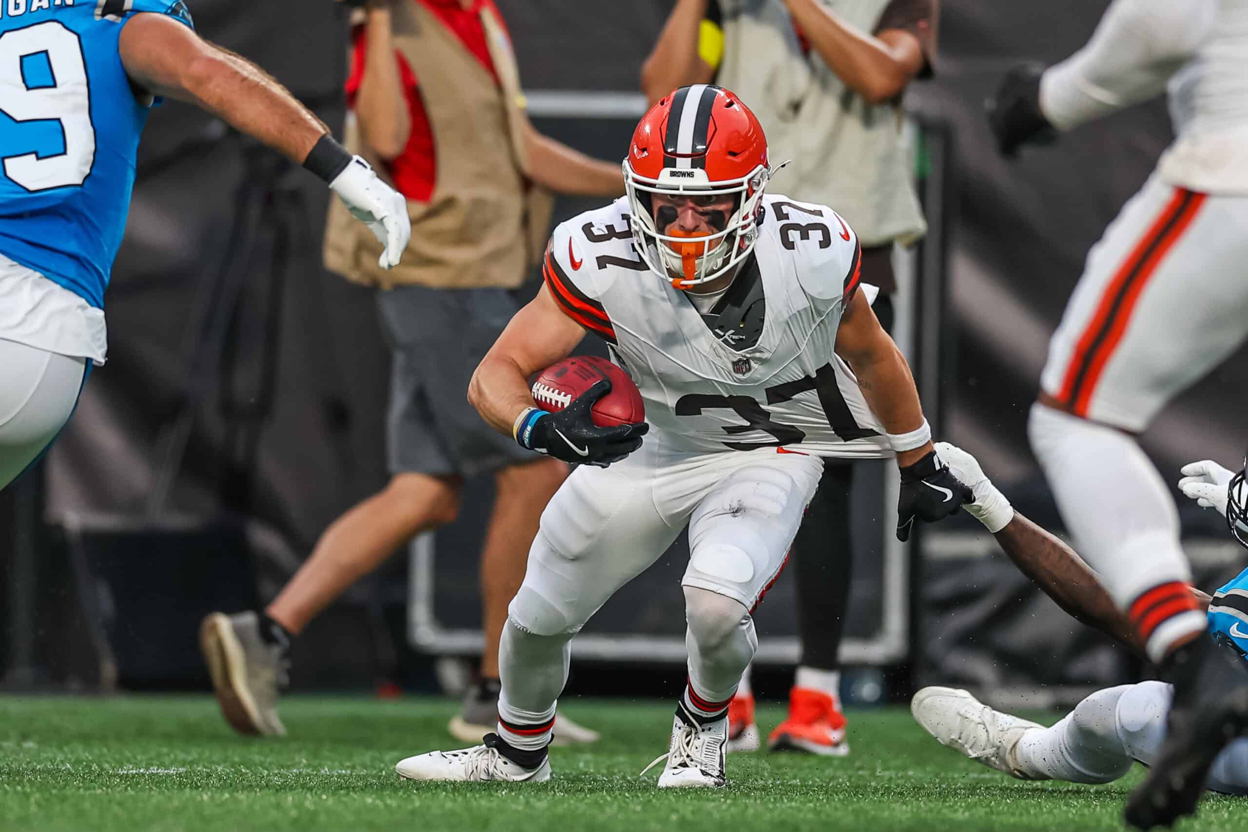 CHARLOTTE, NORTH CAROLINA - AUGUST 08: Luke Floriea #37 of the Cleveland Browns returns a punt during the first half of an NFL Preseason 2025 game against the Carolina Panthers at Bank of America Stadium on August 08, 2025 in Charlotte, North Carolina.