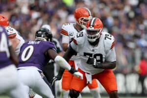 BALTIMORE, MARYLAND - SEPTEMBER 14: Offensive tackle Dawand Jones #79 of the Cleveland Browns blocks linebacker Roquan Smith #0 of the Baltimore Ravens at M&T Bank Stadium on September 14, 2025 in Baltimore, Maryland.