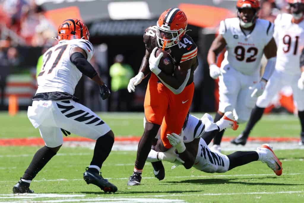 CLEVELAND, OHIO - SEPTEMBER 07: Harold Fannin Jr. #44 of the Cleveland Browns runs the ball against Jordan Battle #27 of the Cincinnati Bengals during the first quarter during the game at Huntington Bank Field on September 07, 2025 in Cleveland, Ohio.
