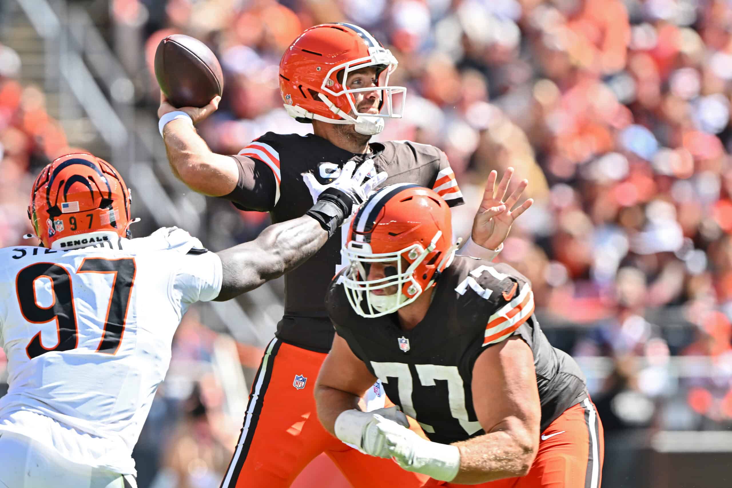 CLEVELAND, OHIO - SEPTEMBER 07: Joe Flacco #15 of the Cleveland Browns throws a pass during the third quarter aci during the game at Huntington Bank Field on September 07, 2025 in Cleveland, Ohio.