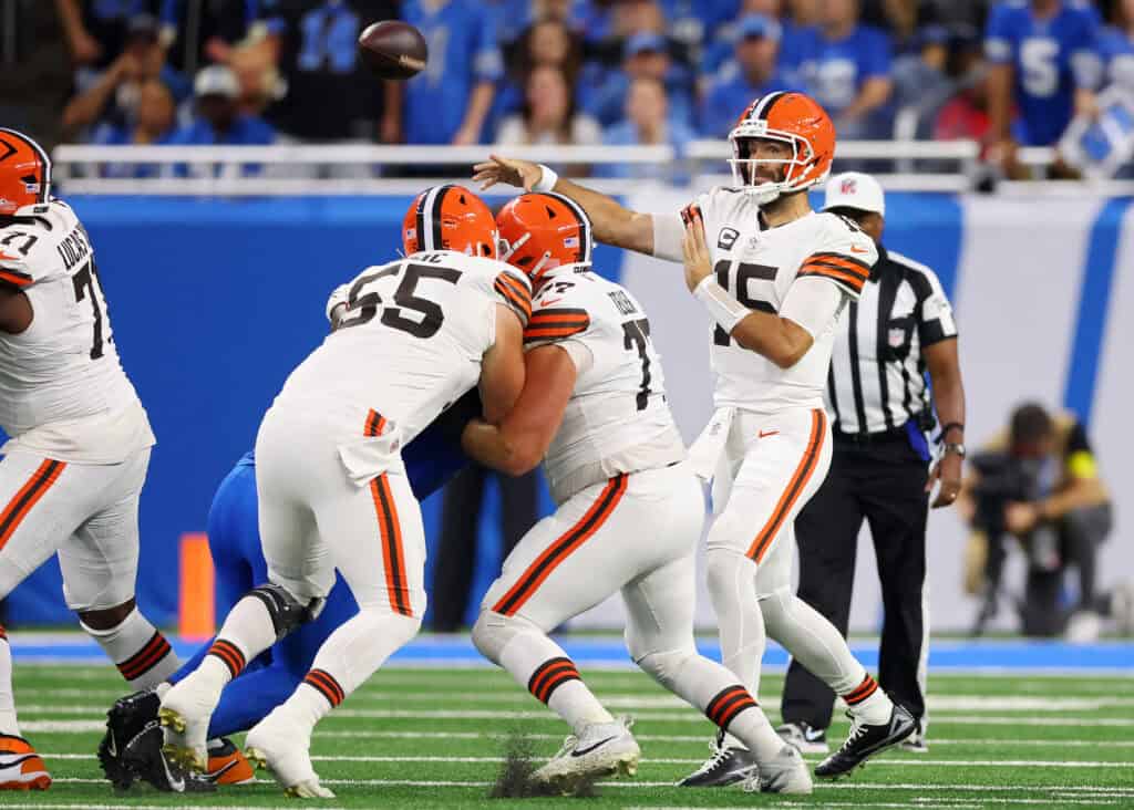 DETROIT, MICHIGAN - SEPTEMBER 28: Joe Flacco #15 of the Cleveland Browns throws a pass against the Detroit Lions during the first quarter at Ford Field on September 28, 2025 in Detroit, Michigan.
