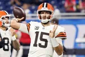 DETROIT, MICHIGAN - SEPTEMBER 28: Joe Flacco #15 of the Cleveland Browns warms up prior to the game against the Detroit Lions at Ford Field on September 28, 2025 in Detroit, Michigan.