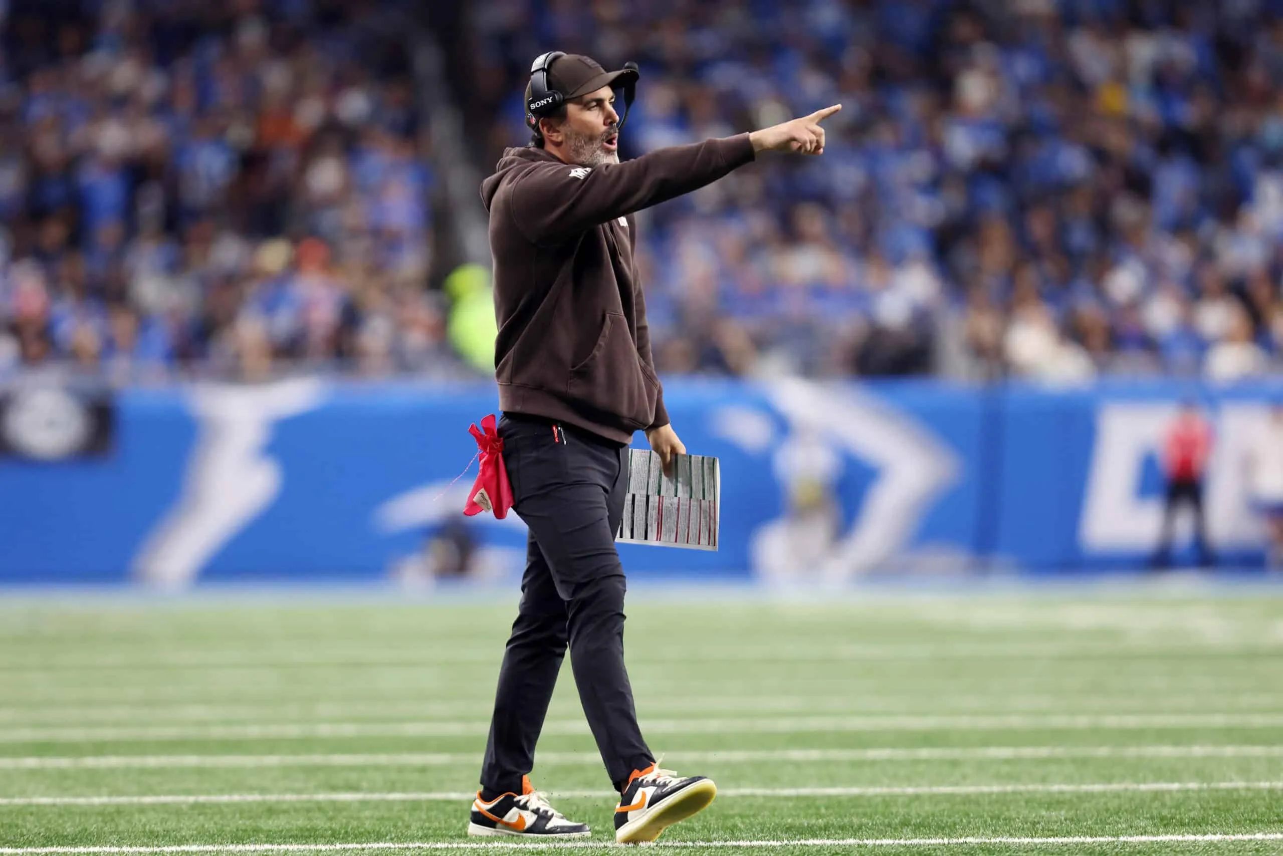 DETROIT, MICHIGAN - SEPTEMBER 28: Head coach Kevin Stefanski of the Cleveland Browns reacts during the first quarter against the Detroit Lions at Ford Field on September 28, 2025 in Detroit, Michigan.