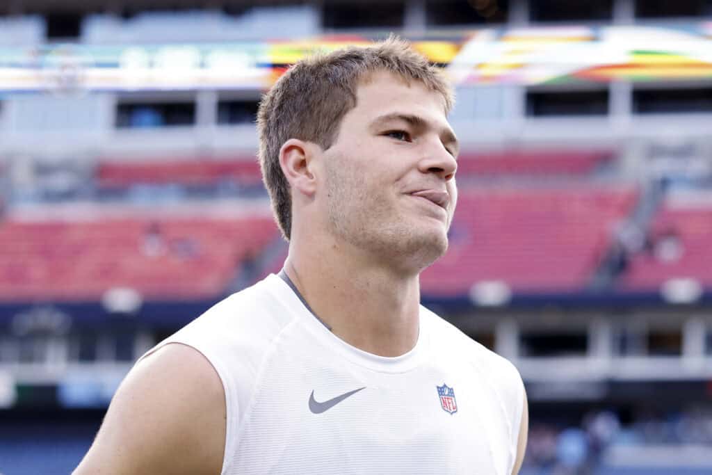 NASHVILLE, TENNESSEE - OCTOBER 19: Drake Maye #10 of the New England Patriots runs off the field after defeating the Tennessee Titans at Nissan Stadium on October 19, 2025 in Nashville, Tennessee.