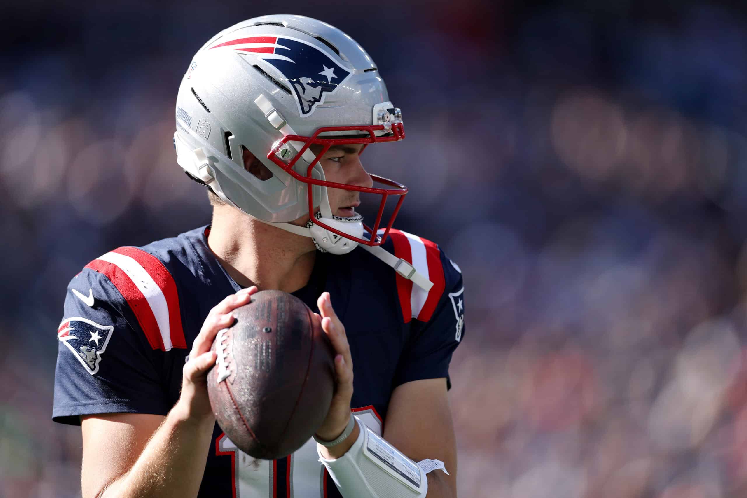 FOXBOROUGH, MASSACHUSETTS - OCTOBER 26: Drake Maye #10 of the New England Patriots warms up on the sideline during the first quarter in the game against the Cleveland Browns at Gillette Stadium on October 26, 2025 in Foxborough, Massachusetts.