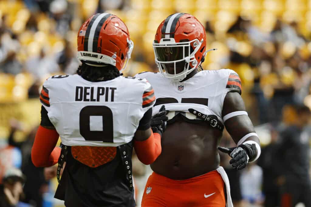 PITTSBURGH, PENNSYLVANIA - OCTOBER 12: David Njoku #85 of the Cleveland Browns and Grant Delpit #9 of the Cleveland Browns warm-up against the Pittsburgh Steelers before the game at Acrisure Stadium on October 12, 2025 in Pittsburgh, Pennsylvania.