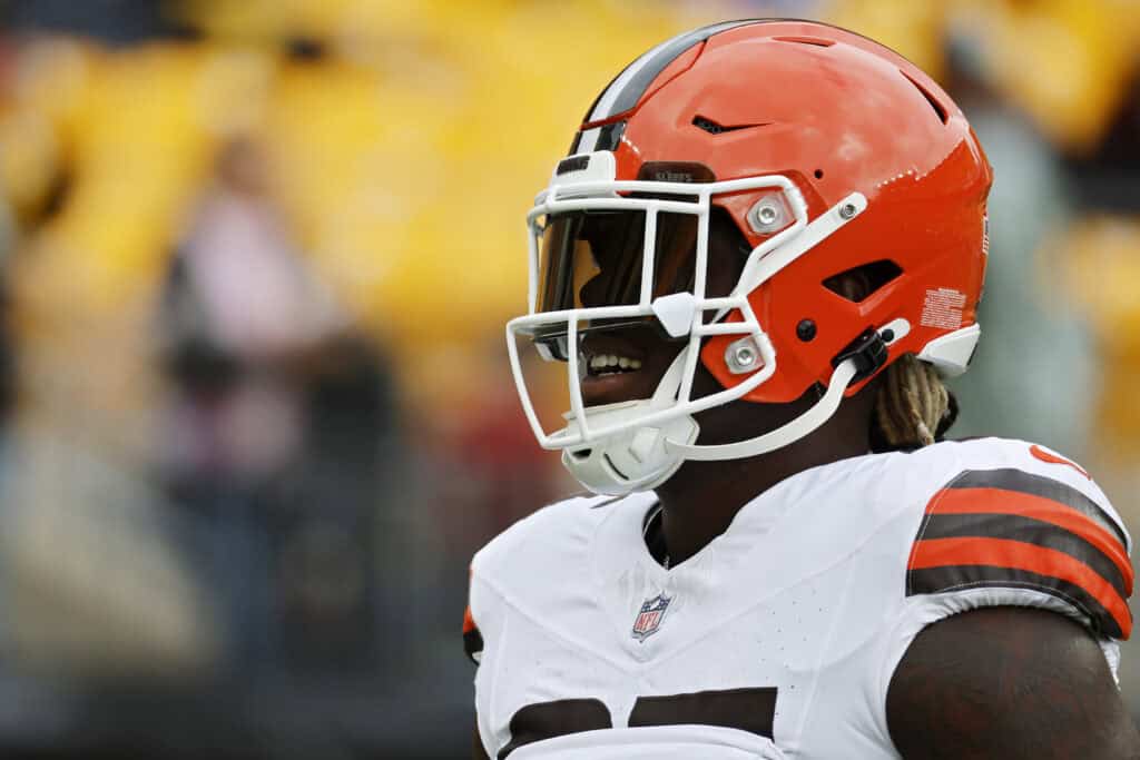 PITTSBURGH, PENNSYLVANIA - OCTOBER 12: David Njoku #85 of the Cleveland Browns warms up against the Pittsburgh Steelers before the game at Acrisure Stadium on October 12, 2025 in Pittsburgh, Pennsylvania.