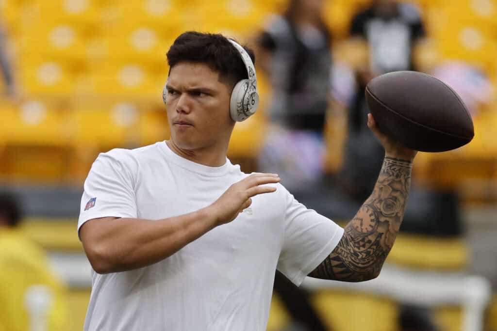 PITTSBURGH, PENNSYLVANIA - OCTOBER 12: Dillon Gabriel #8 of the Cleveland Browns warms up against the Pittsburgh Steelers before the game at Acrisure Stadium on October 12, 2025 in Pittsburgh, Pennsylvania.