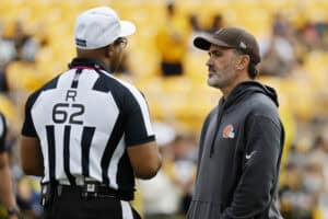 PITTSBURGH, PENNSYLVANIA - OCTOBER 12: Head coach Kevin Stefanski of the Cleveland Browns talks with referee Ron Torbert #62 before the game against the Pittsburgh Steelers at Acrisure Stadium on October 12, 2025 in Pittsburgh, Pennsylvania.