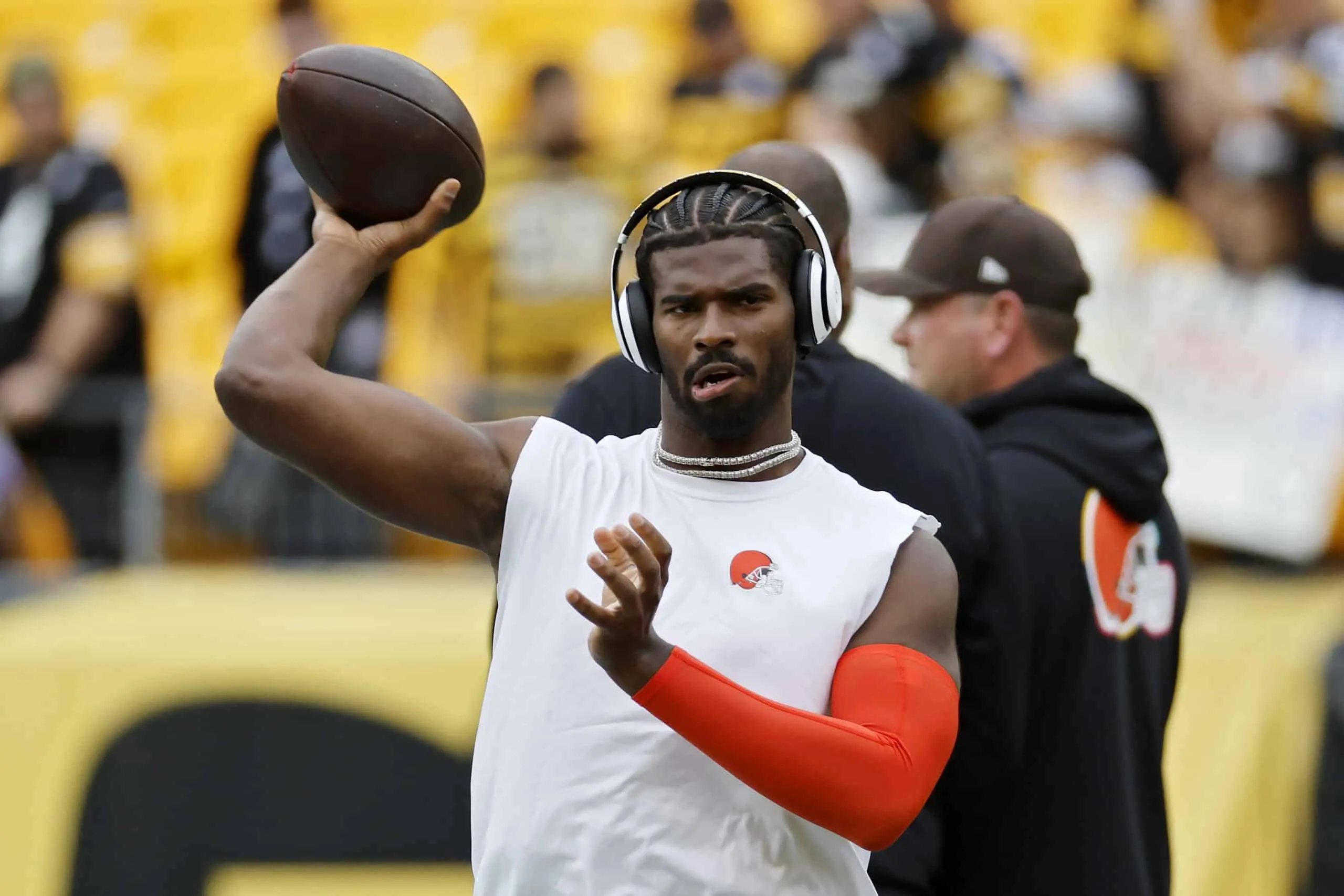 PITTSBURGH, PENNSYLVANIA - OCTOBER 12: Shedeur Sanders #12 of the Cleveland Browns warms up against the Pittsburgh Steelers before the game at Acrisure Stadium on October 12, 2025 in Pittsburgh, Pennsylvania.