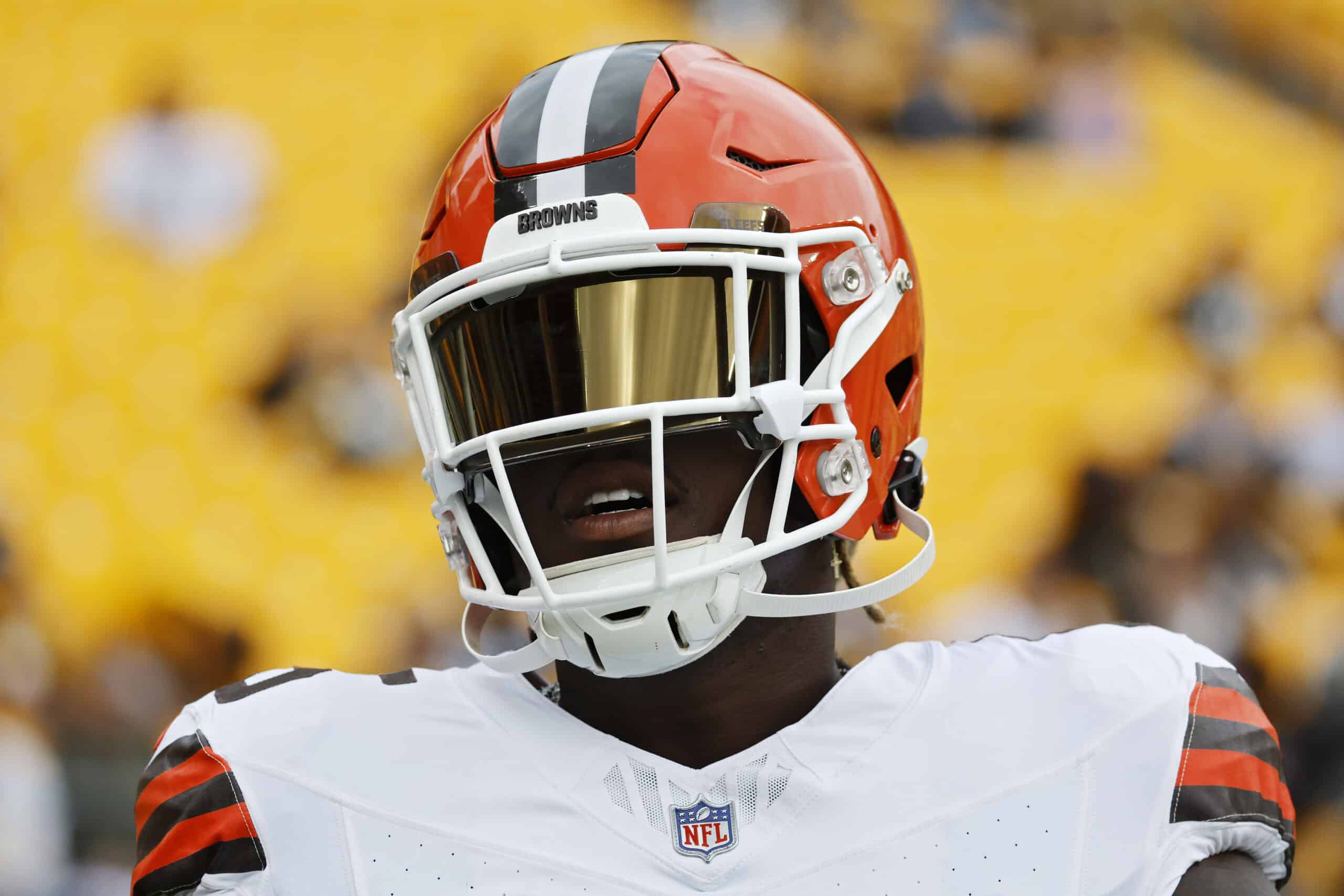 PITTSBURGH, PENNSYLVANIA - OCTOBER 12: David Njoku #85 of the Cleveland Browns warms up against the Pittsburgh Steelers before the game at Acrisure Stadium on October 12, 2025 in Pittsburgh, Pennsylvania