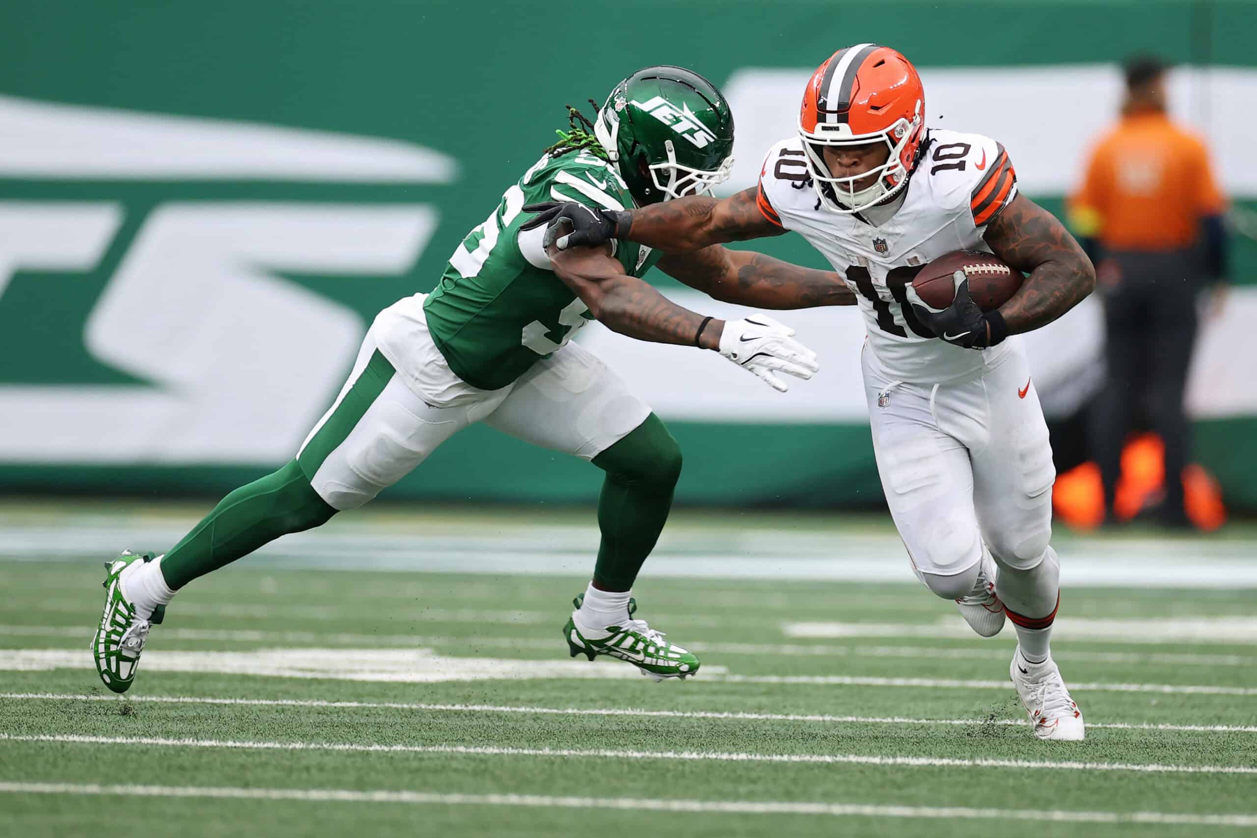 EAST RUTHERFORD, NEW JERSEY - NOVEMBER 09: Quinshon Judkins #10 of the Cleveland Browns runs the ball against Quincy Williams #56 of the New York Jets during the first half in the game at MetLife Stadium on November 09, 2025 in East Rutherford, New Jersey.