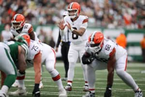 EAST RUTHERFORD, NEW JERSEY - NOVEMBER 09: Dillon Gabriel #8 of the Cleveland Browns prepares to snap the ball against the New York Jets during the first half in the game at MetLife Stadium on November 09, 2025 in East Rutherford, New Jersey.
