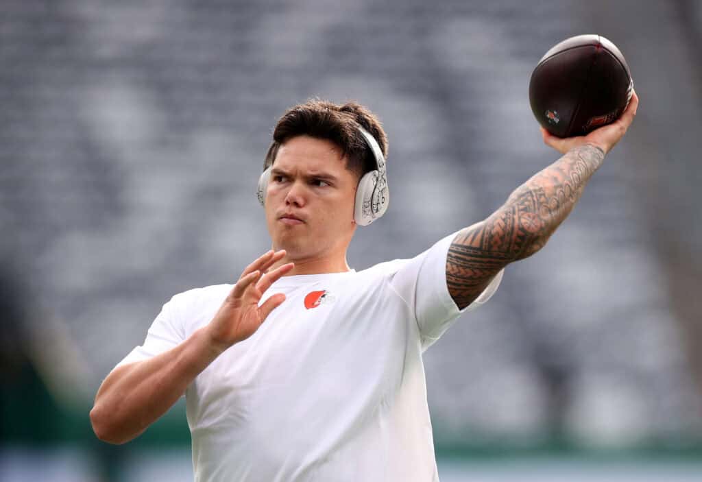 EAST RUTHERFORD, NEW JERSEY - NOVEMBER 09: Dillon Gabriel #8 of the Cleveland Browns warms up prior to the game against the New York Jets at MetLife Stadium on November 09, 2025 in East Rutherford, New Jersey.