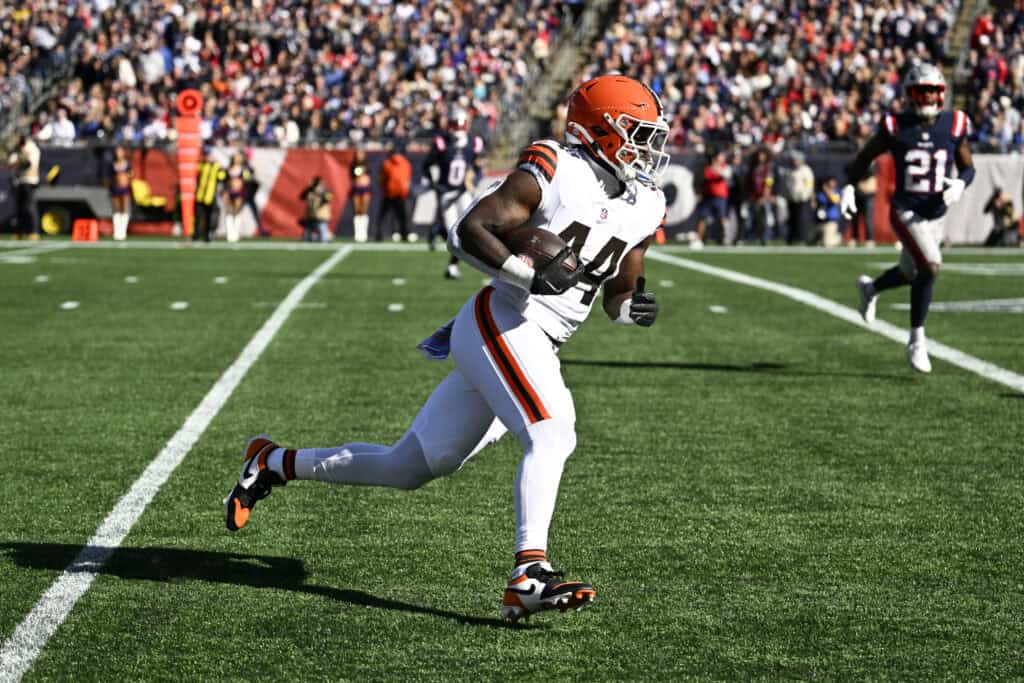 FOXBOROUGH, MASSACHUSETTS - OCTOBER 26: Harold Fannin Jr. #44 of the Cleveland Browns carries the ball for a touchdown against the New England Patriots during the first quarter in the game at Gillette Stadium on October 26, 2025 in Foxborough, Massachusetts.