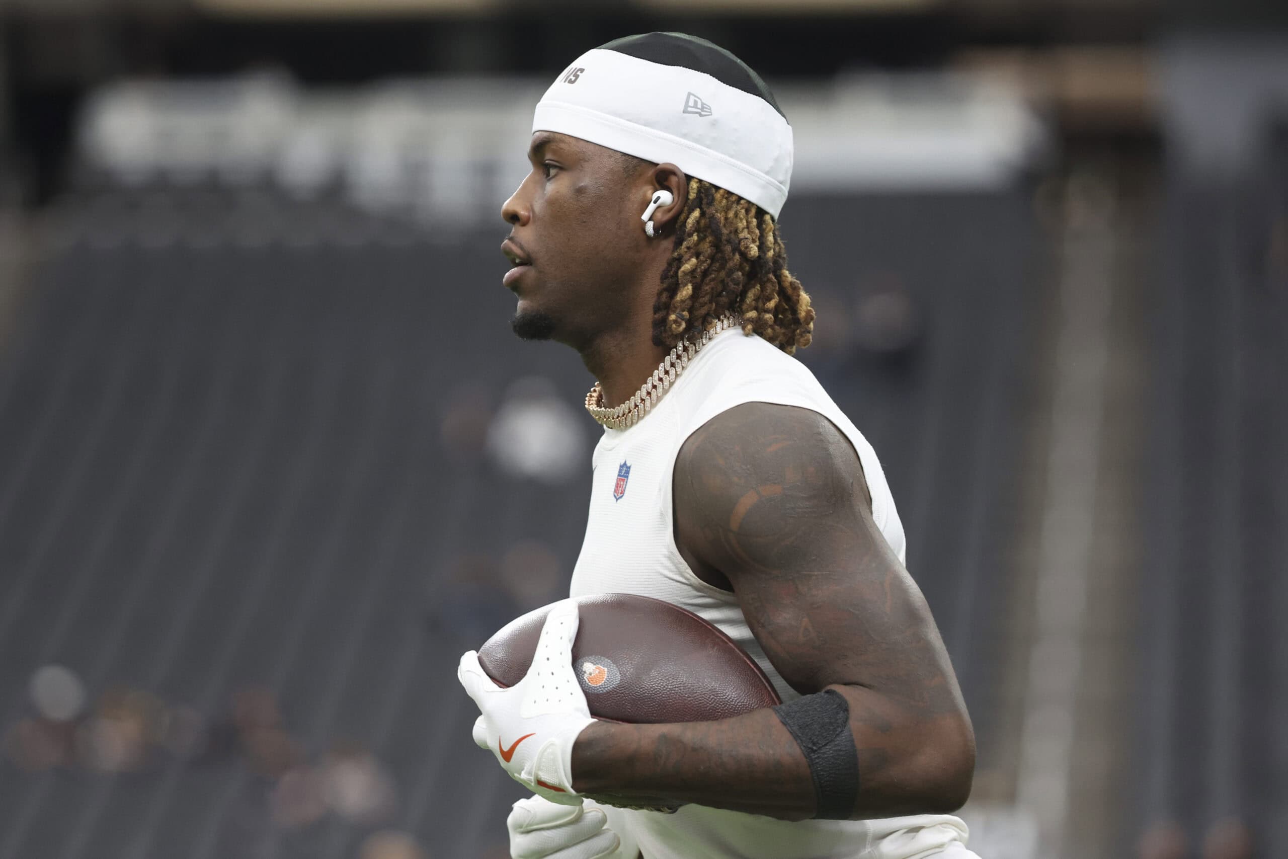 LAS VEGAS, NEVADA - NOVEMBER 23: Jerry Jeudy #3 of the Cleveland Browns warms up before a game against the Las Vegas Raiders at Allegiant Stadium on November 23, 2025 in Las Vegas, Nevada.