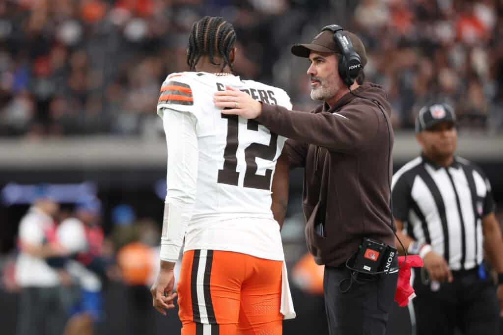 LAS VEGAS, NEVADA - NOVEMBER 23: Head coach Kevin Stefanski of the Cleveland Browns speaks with Shedeur Sanders #12 before the game against the Las Vegas Raiders at Allegiant Stadium on November 23, 2025 in Las Vegas, Nevada.
