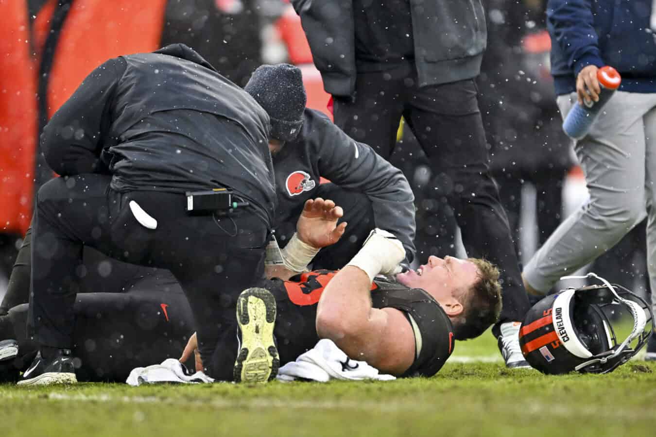CLEVELAND, OHIO - DECEMBER 07: Ethan Pocic #55 of the Cleveland Browns reacts after an injury during the fourth quarter against the Tennessee Titans at Huntington Bank Field on December 07, 2025 in Cleveland, Ohio.