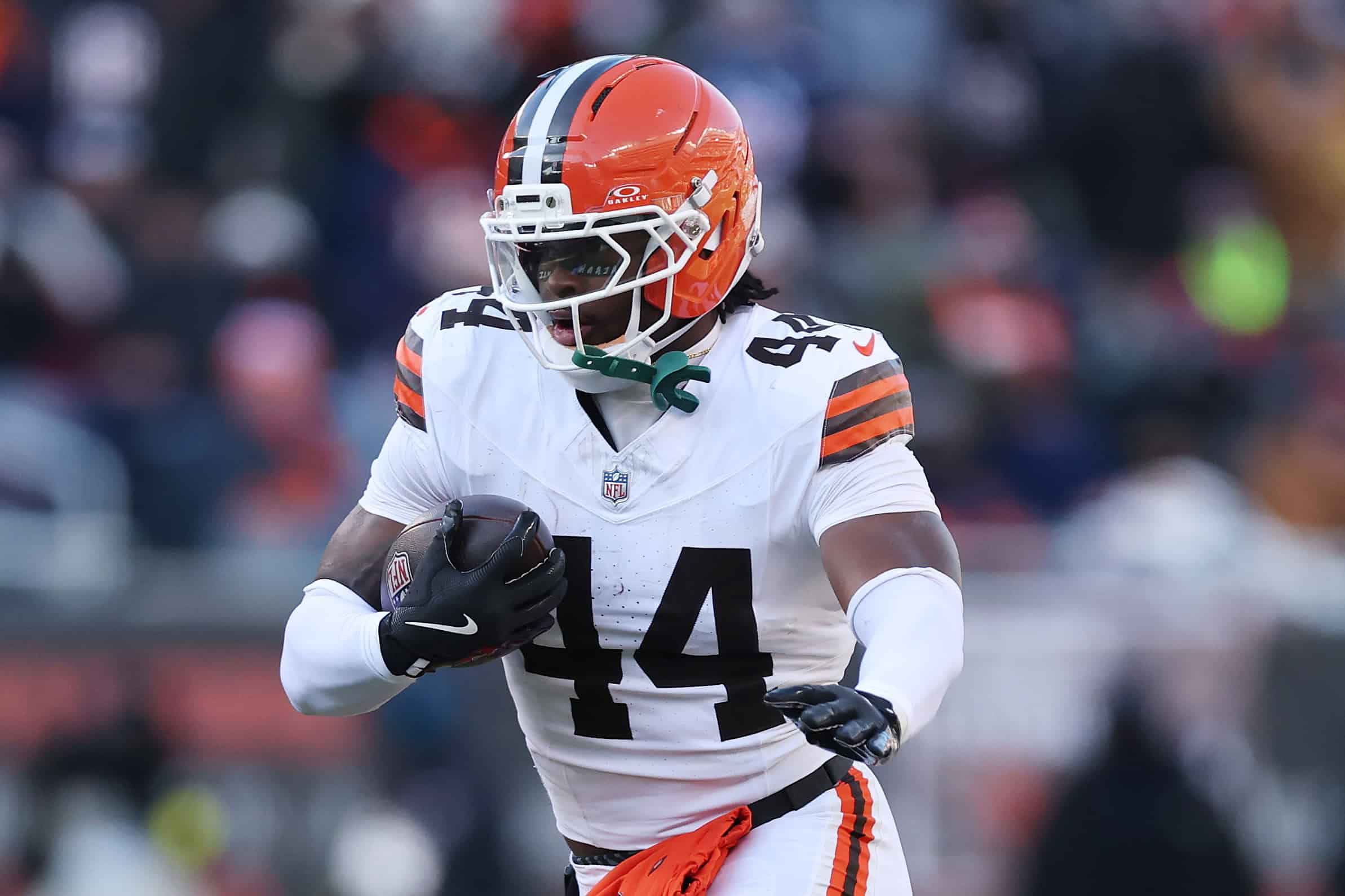 CHICAGO, ILLINOIS - DECEMBER 14: Harold Fannin Jr. #44 of the Cleveland Browns runs with the ball after a reception against the Chicago Bears at Soldier Field on December 14, 2025 in Chicago, Illinois.