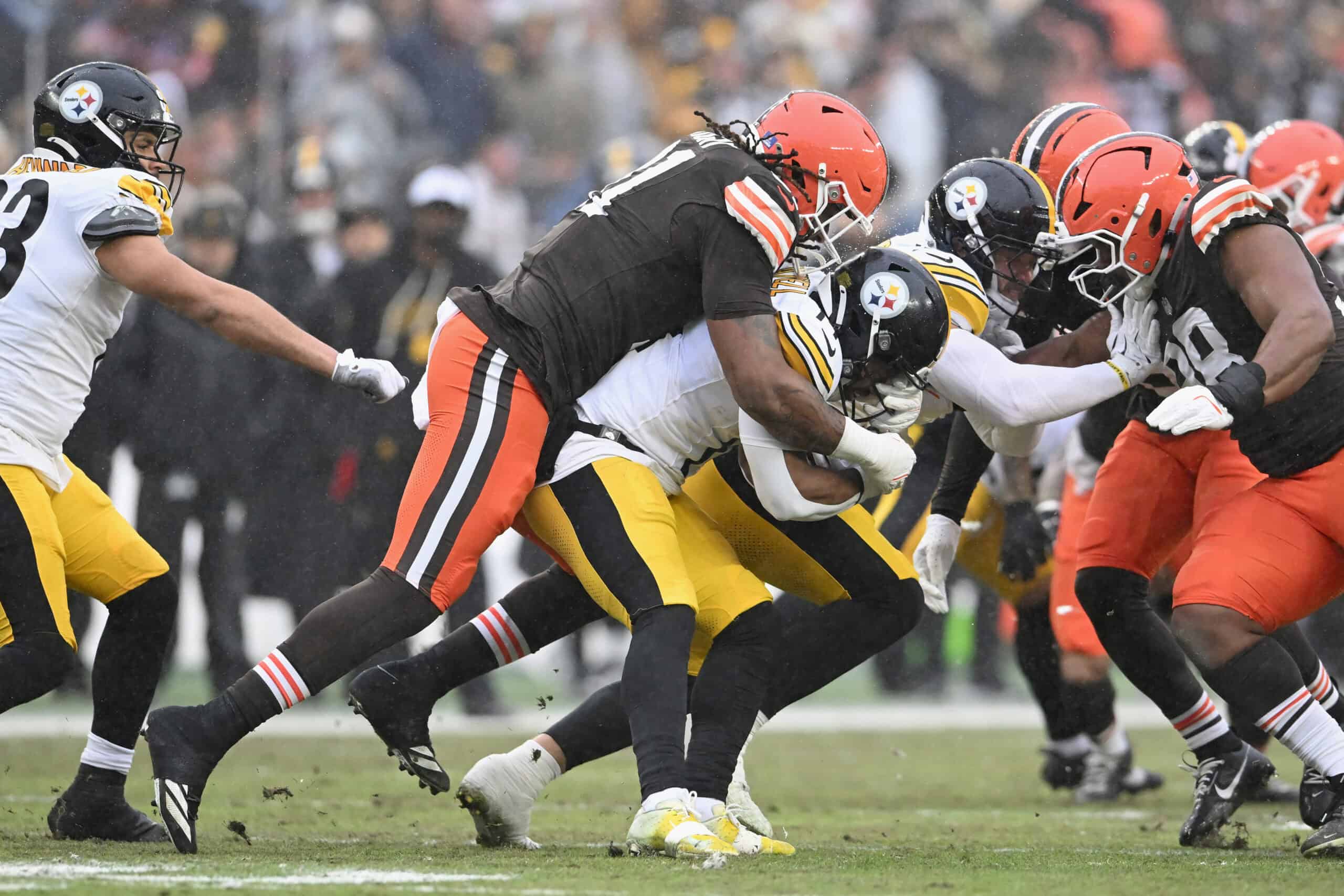 CLEVELAND, OHIO - DECEMBER 28: Alex Wright #91 of the Cleveland Browns tackles Kenneth Gainwell #14 of the Pittsburgh Steelers on the kick return during the first quarter of the game at Huntington Bank Field on December 28, 2025 in Cleveland, Ohio.