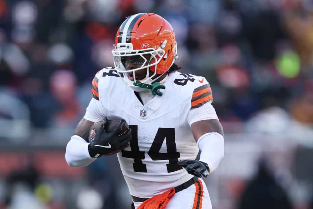 CHICAGO, ILLINOIS - DECEMBER 14: Harold Fannin Jr. #44 of the Cleveland Browns runs with the ball after a reception against the Chicago Bears at Soldier Field on December 14, 2025 in Chicago, Illinois.