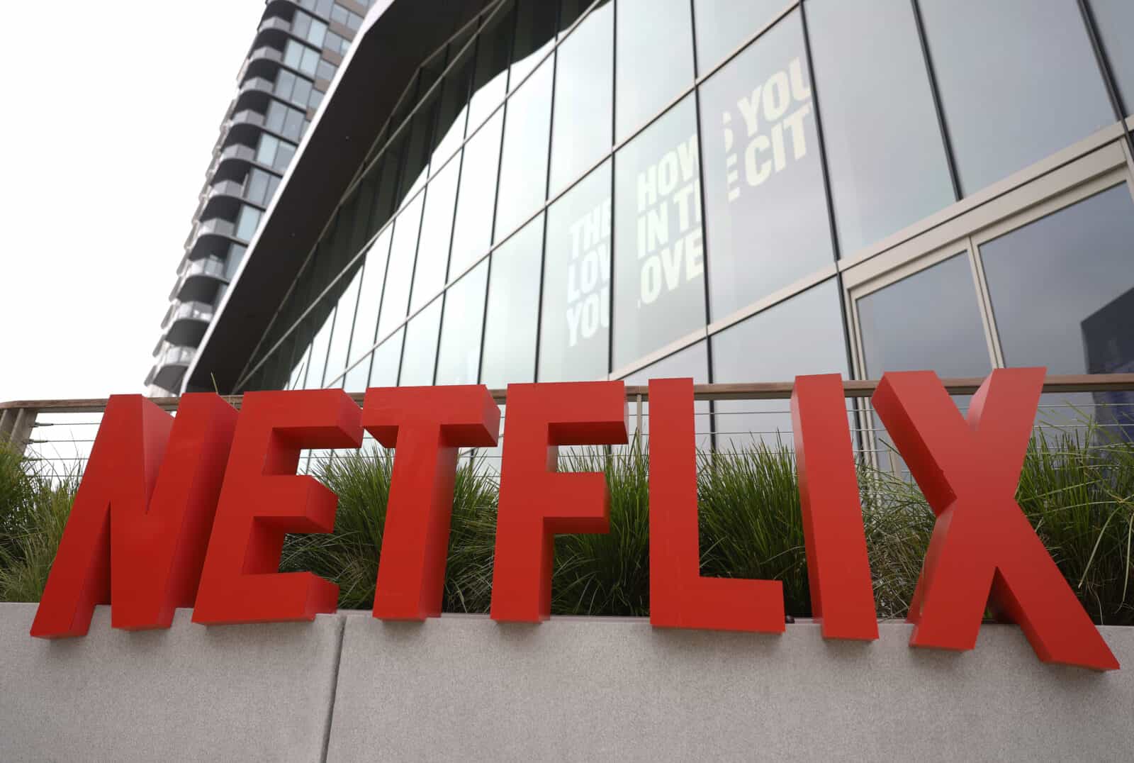 2 Former Browns QB’s Will Be Featured In Netflix Series