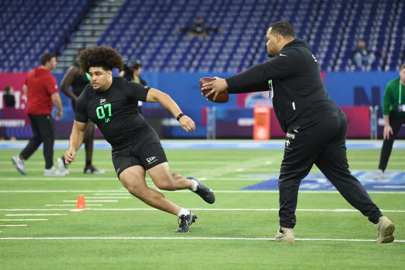INDIANAPOLIS, INDIANA - MARCH 01: Parker Brailsford of the Alabama Crimson Tide participates in a drill during the 2026 NFL Scouting Combine at Lucas Oil Stadium on March 01, 2026 in Indianapolis, Indiana.