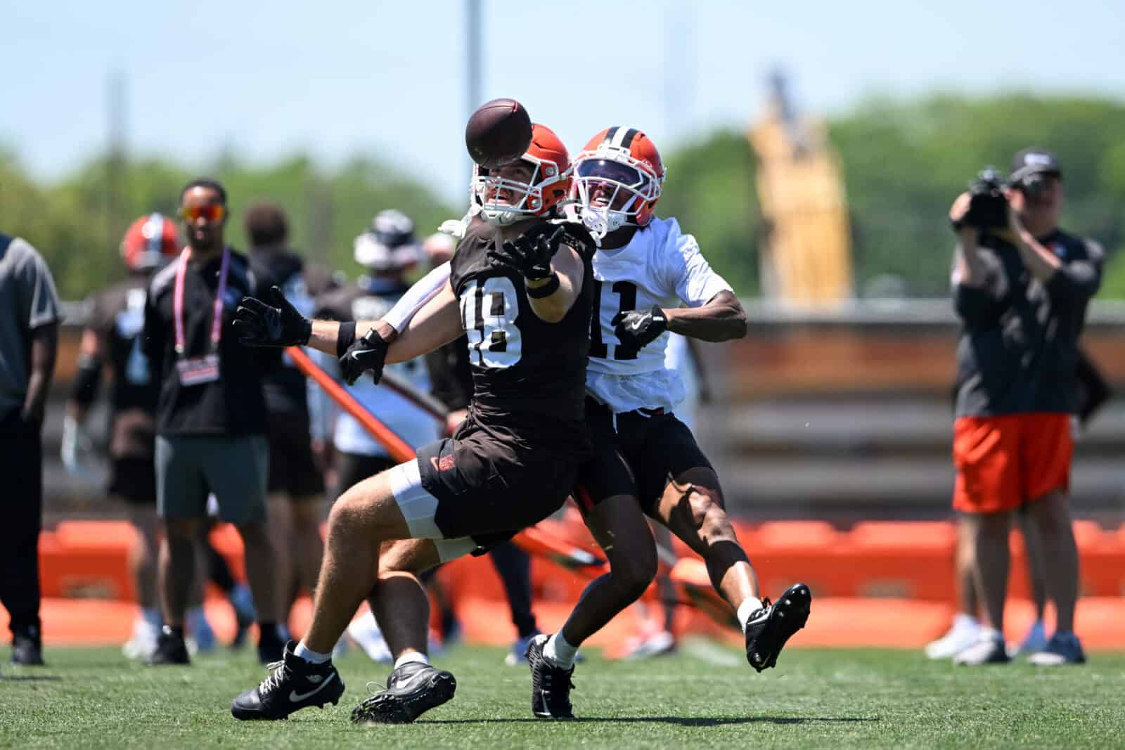 Insider Names 2 Offensive Standouts From Browns Minicamp