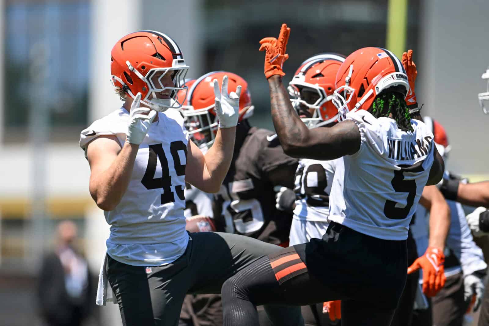 Carson Schwesinger OTA Moment Has One Analyst Making A Bold Prediction