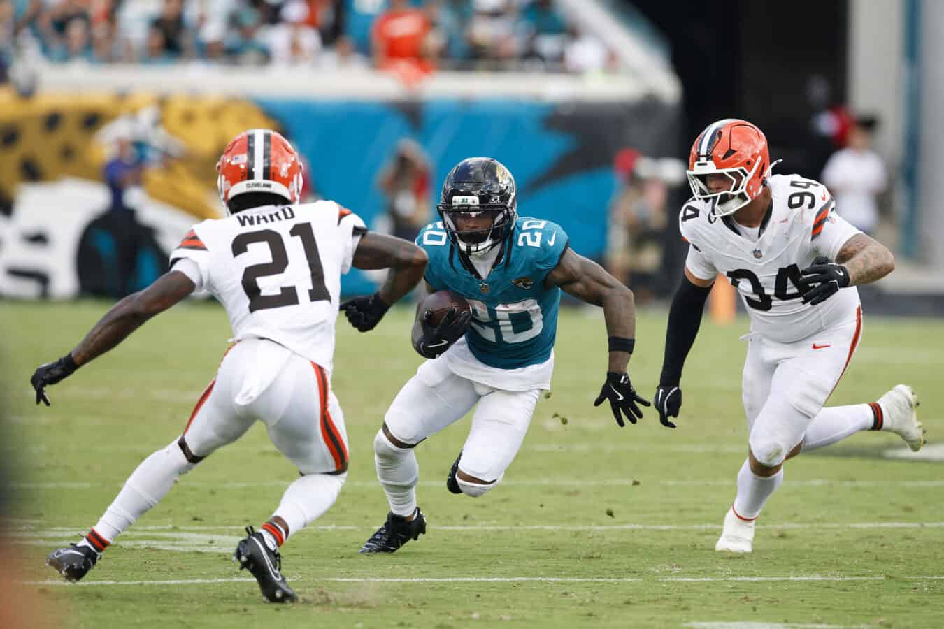 JACKSONVILLE, FLORIDA - SEPTEMBER 13: Ameer Abdullah #20 of the Jacksonville Jaguars runs the ball against the Cleveland Browns during the third quarter of the game at EverBank Stadium on September 13, 2026 in Jacksonville, Florida.